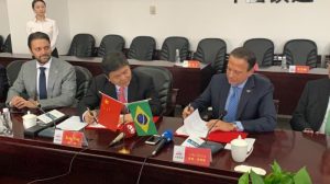 Doria assina acordos com representantes da China