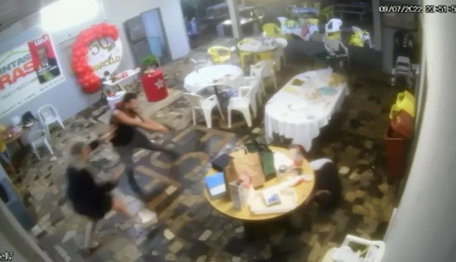 Agente Jorge Jose da Rocha Guaranho troca tiros com guarda municipal e tesoureiro do PT Marcelo Aloizio de Arruda