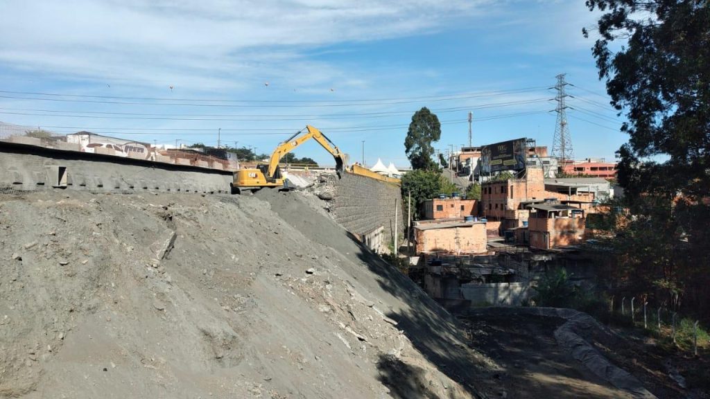 Reforço km 214 da rodovia Presidente Dutra
