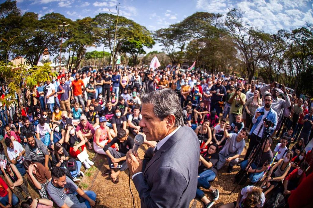Haddad faz campanha em Rio Claro