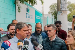 Tarcísio de Freitas faz campanha em São Paulo