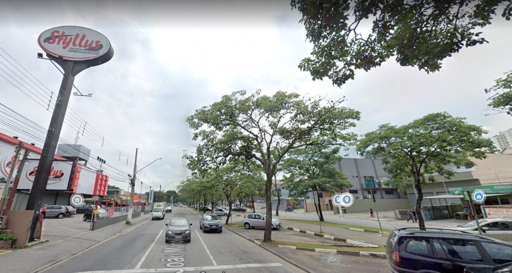 avenida João Manoel, em Arujá
