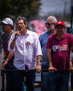 Haddad faz campanha em Suzano