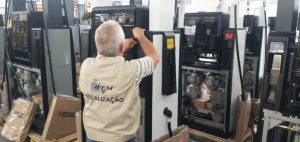 Ipem verifica bombas medidoras de combustíveis em Arujá
