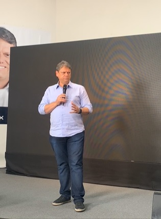 Tarcísio de Freitas x coletiva