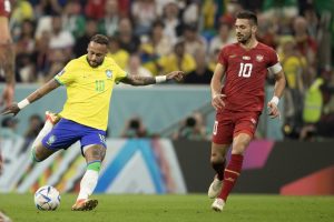 Neymar no jogo Brasil x Sérvia na Copa do Mundo