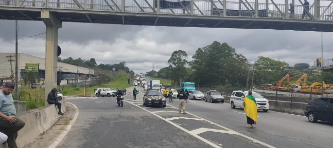 bloqueio na rodovia Presidente Dutra por bolsonaristas