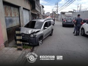 carro batido em tentativa de fuga