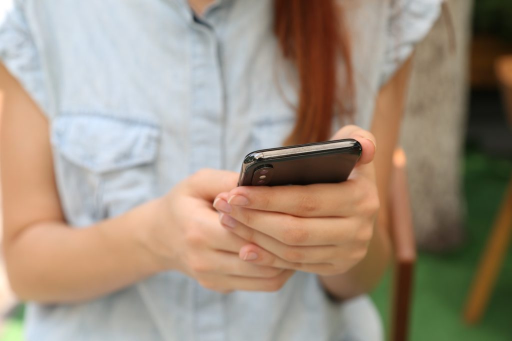 golpe no celular