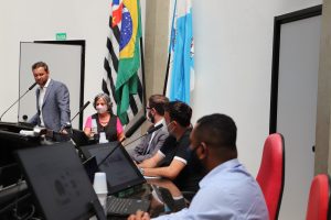 Leonardo Reis, secretário municipal de Saúde, em audiência na Câmara Municipal