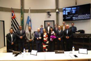 Clau Camargo é homenageada na Câmara de Arujá