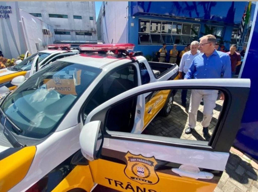 Luis Camargo em entrega de viaturas de trânsito