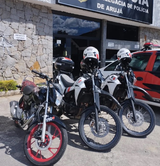 Moto furtada x Delegacia de Arujá