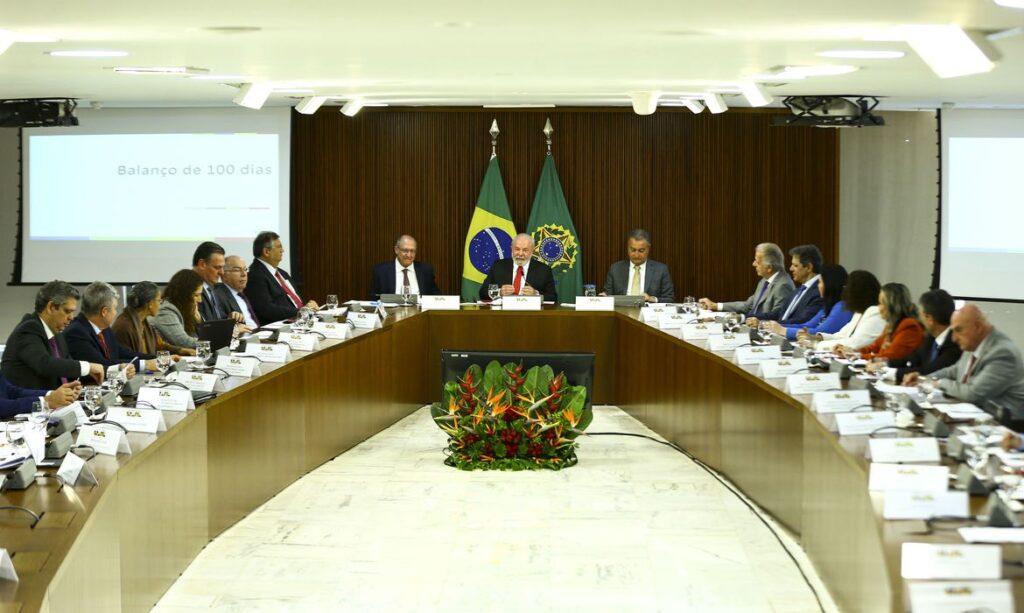 Lula em reunião ministerial