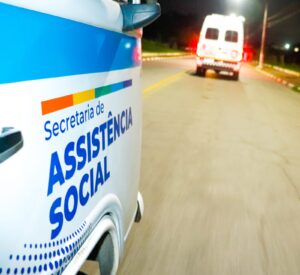 Viatura da Secretaria de Assistência Social na busca de abrigar moradores de rua