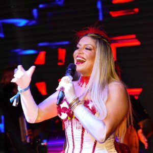 Adryana Ribeiro, cantora