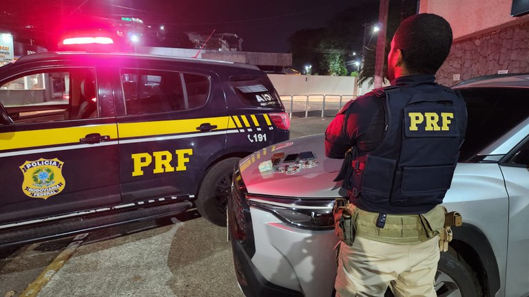 PRF recupera carro roubado