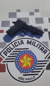 Revólver apreendido