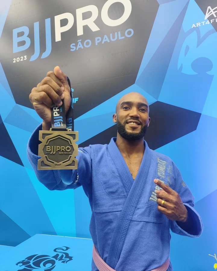 Walter Ramos, com medalha de bronze no BJJ Pro