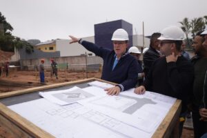 Luis Camargo fiscaliza Pró-Criança