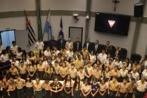 Clubes Desbravadores homenageados na Câmara de Arujá