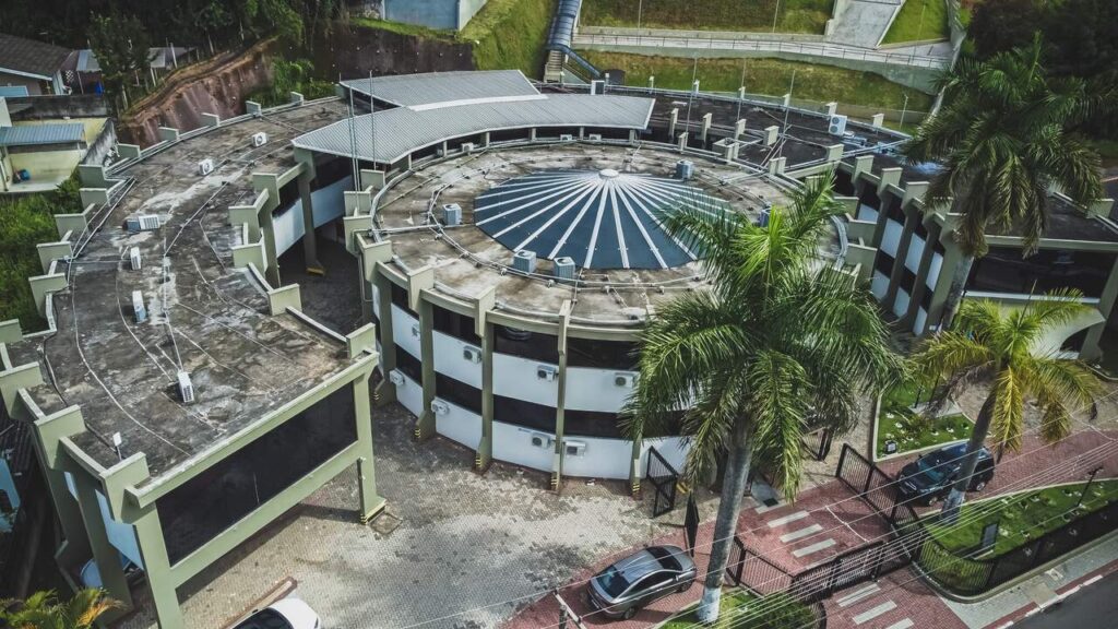 prédio da Câmara de Arujá