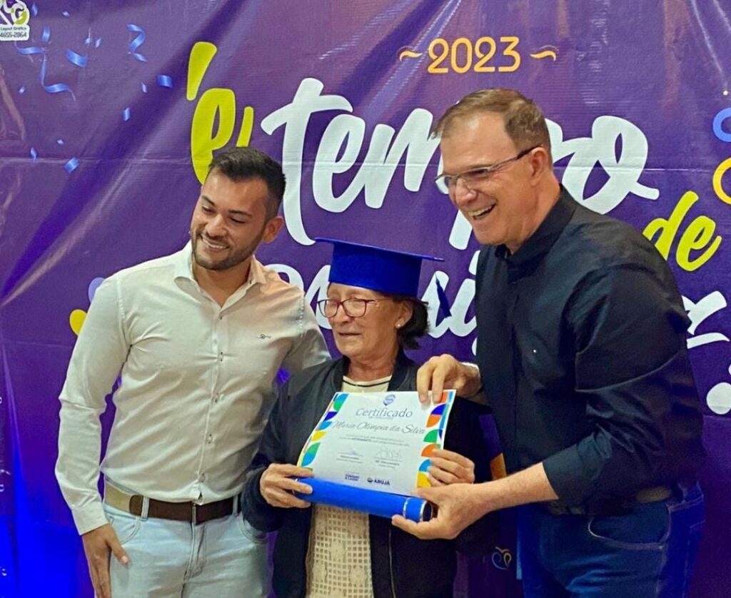 Escola Municipal de Turismo forma primeira turma