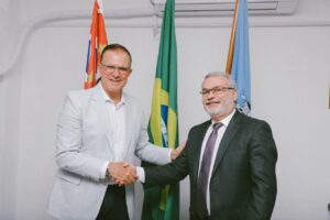 Luis Camargo e o delegado de Guarulhos da Receita Federal do Brasil Júlio Sérgio Ferreira Cabrales