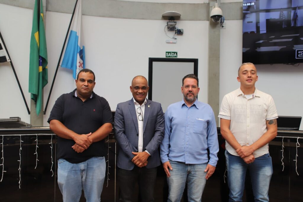 Divinei-Gabriel-dos-Santos-Luis-Fernando-e-Uelton-Almeida-mesa-diretora-para-2024