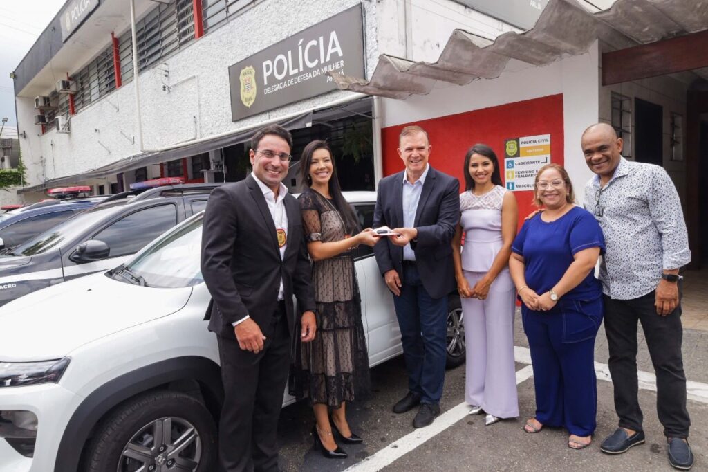 Camargo entrega viatura para a Delegacia da Mulher de Arujá