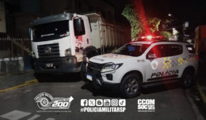 Caminhão roubado em Arujá