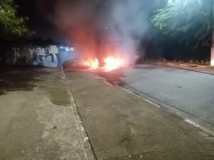 Ônibus incendiado em Arujá