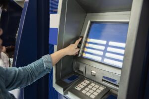 caixa eletrônico x banco