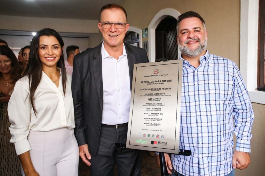 Clau Camargo, Luis Camargo e Gilberto Nascimento na inauguração da Residência Jovem