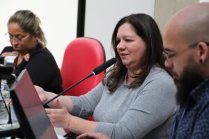 Elaine Gentil em audiência pública na Câmara Municipal