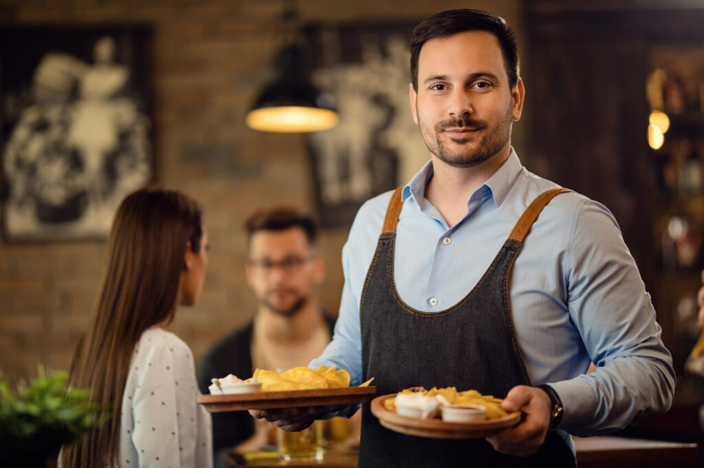 garçom, auxiliar de restaurante