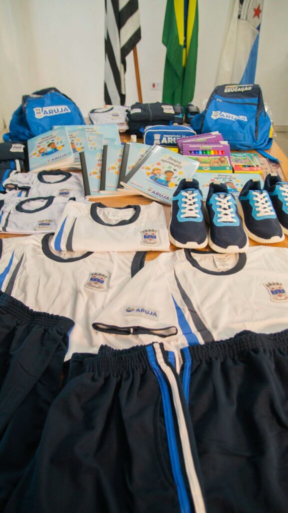 uniforme e kit escolar da rede municipal