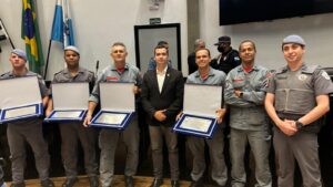 Forças de segurança homenageadas na Câmara de Arujá