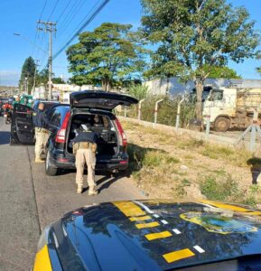 PRF apreende carro clonado