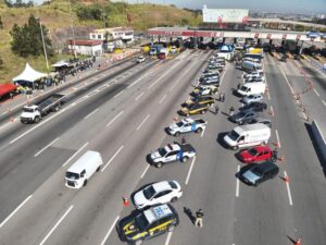 ação da PRF no pedágio de Arujá