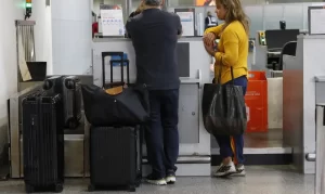 Passageiros em aeroporto