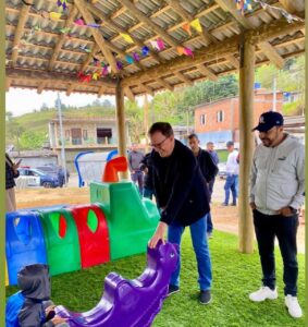 Playground na Quadra do Cachoeira