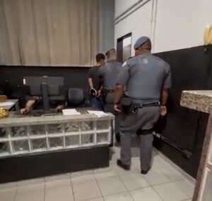 Homem descumpre medida socioprotetiva é detido pela polícia