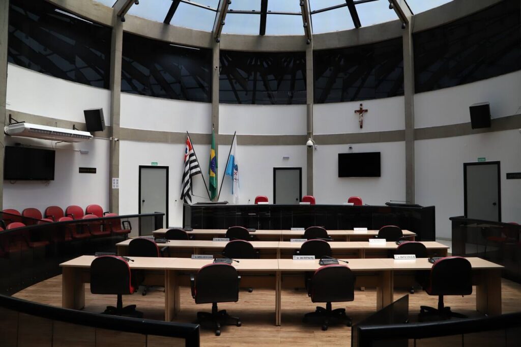 plenário da Câmara de Arujá vazio