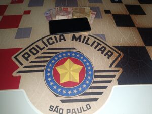 celular e dinheiro roubados