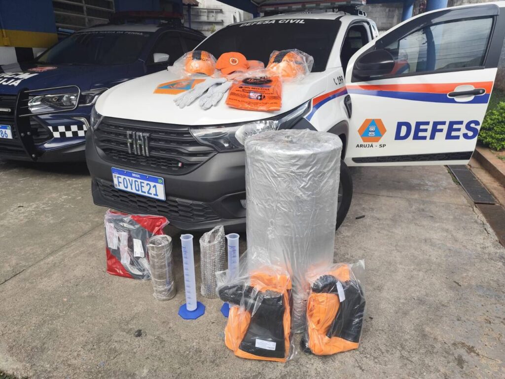 Viatura e equipamentos da Defesa Civil