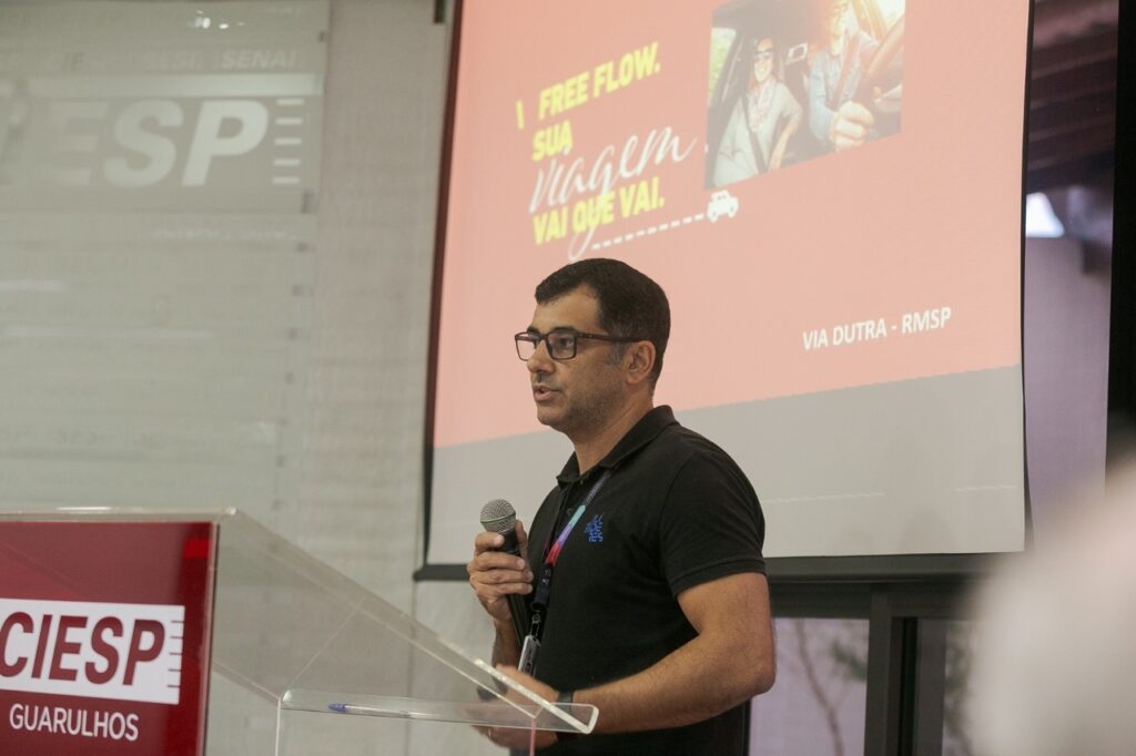 Profissional da CCR RioSP em palestra no Ciesp Guarulhos