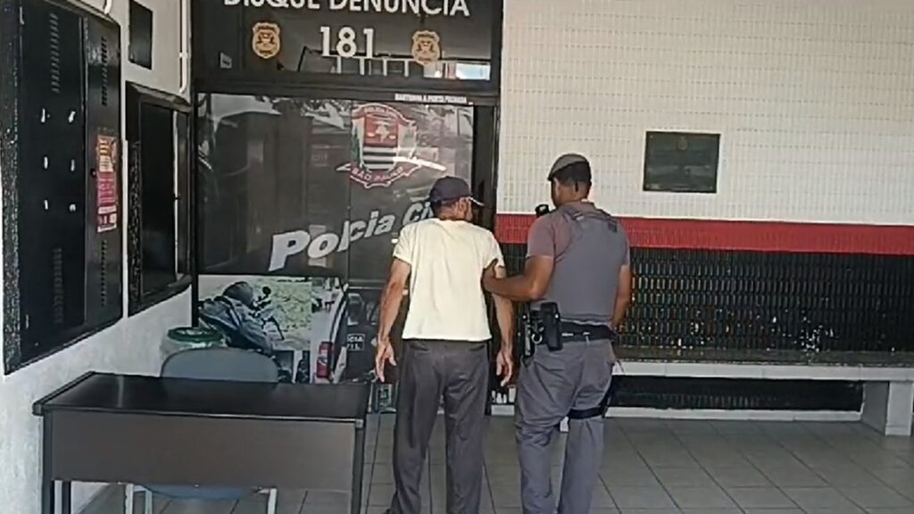 Suspeito preso na Delegacia de Arujá