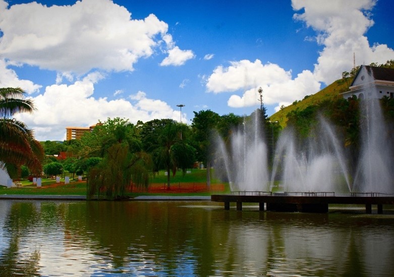 Praça Adhemar de Barros, projetada por Burle Marx, em Águas de Lindoia