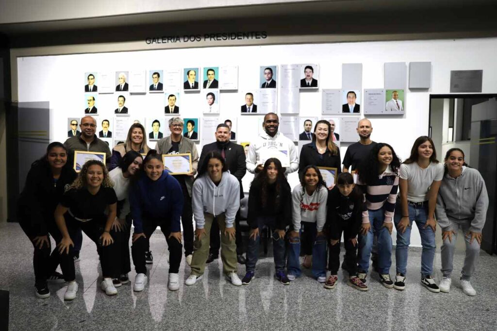 Arujá Futsal Feminino é homenageado pela Câmara de Arujá